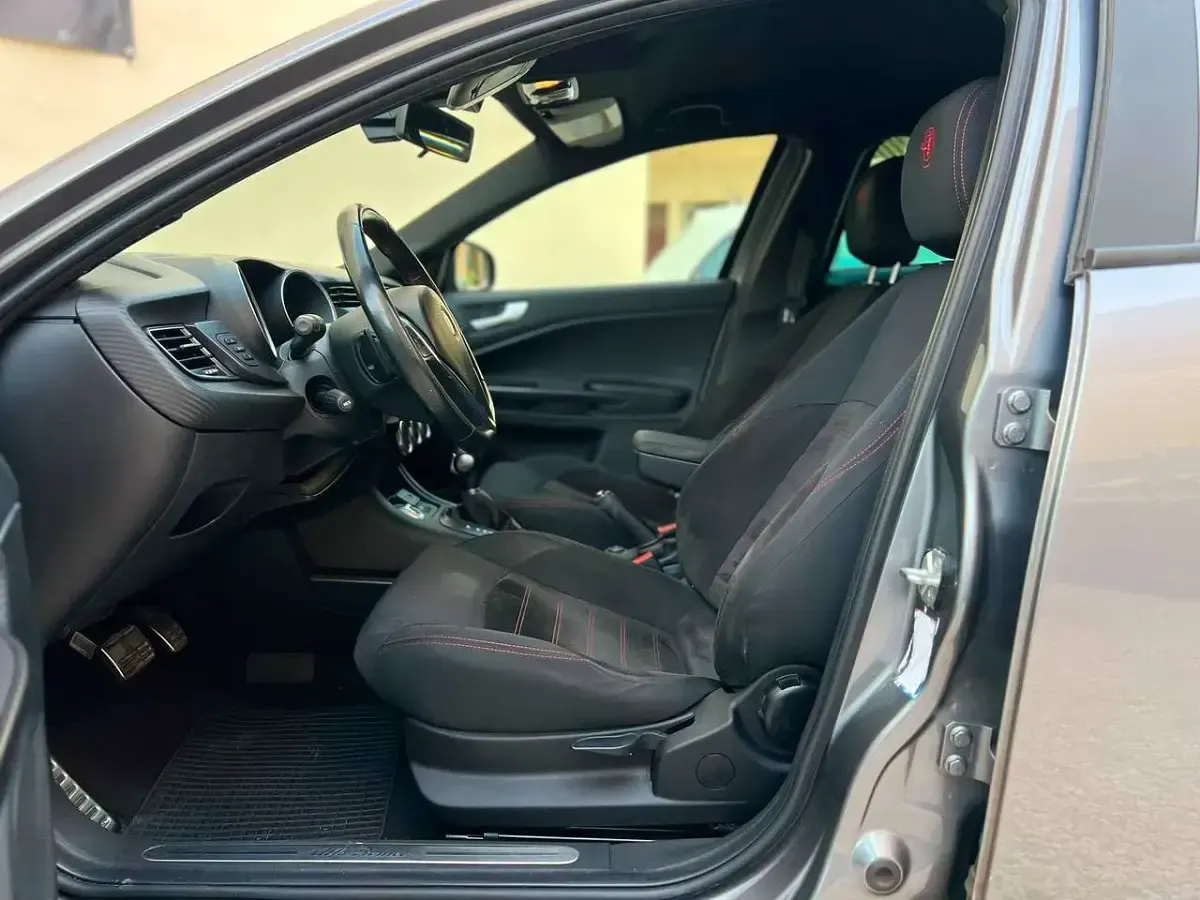Usata Alfa Romeo Giulietta 120 CV (88 kW) 2020 Grigio Utilitaria