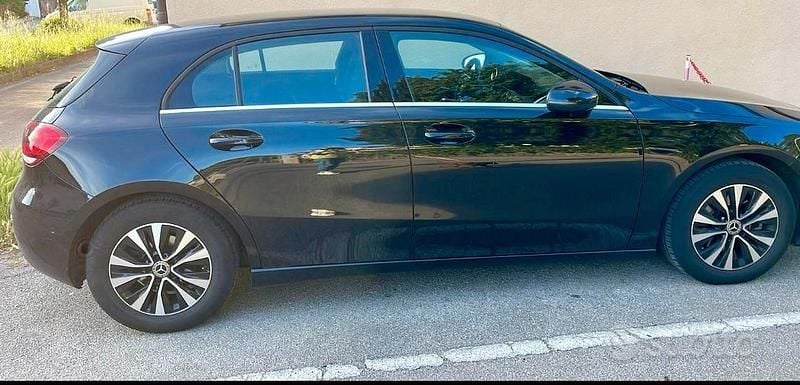 Usata Mercedes A180 Premium 116 CV (85 kW) 2022 Nero Berlina