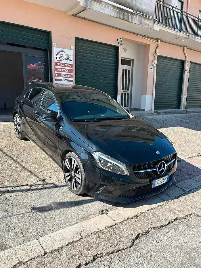 Usata Mercedes A200 136 CV (100 kW) 2016 Nero Utilitaria