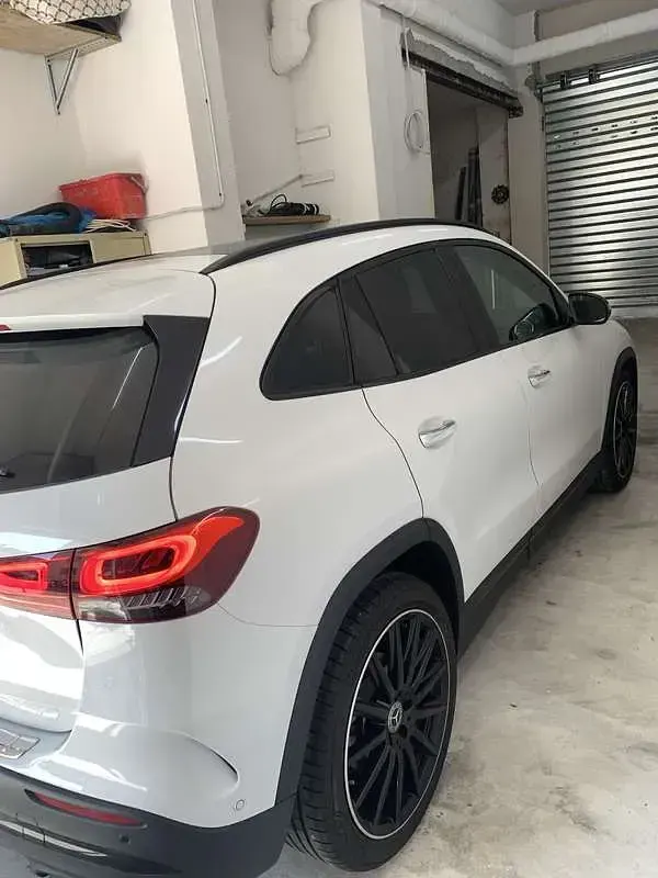 Usata Mercedes GLA200 Premium 163 CV (119 kW) 2023 Bianco SUV