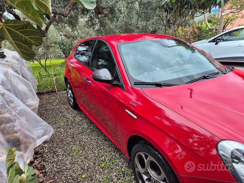 Second-hand Alfa Romeo Giulietta Sprint 109 CP (80 kW) 2014 Roșu Berlinǎ
