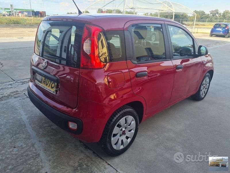 Usata Fiat Panda Lounge 69 CV (50 kW) 2015 Rosso(met.) Utilitaria