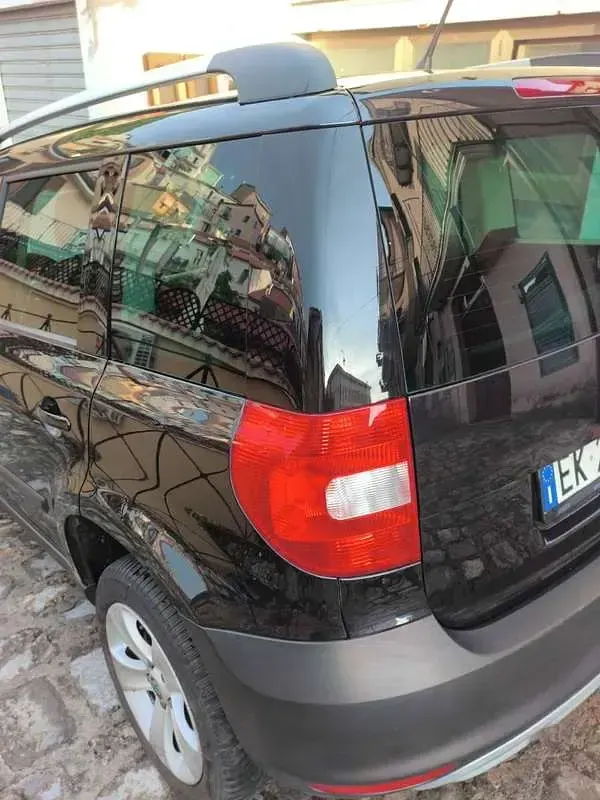 Usata Skoda Yeti GreenLine 105 CV (77 kW) 2011 Nero SUV