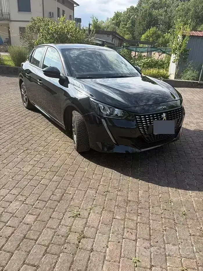 Usata Peugeot 208 Active 102 CV (75 kW) 2022 Nero Utilitaria