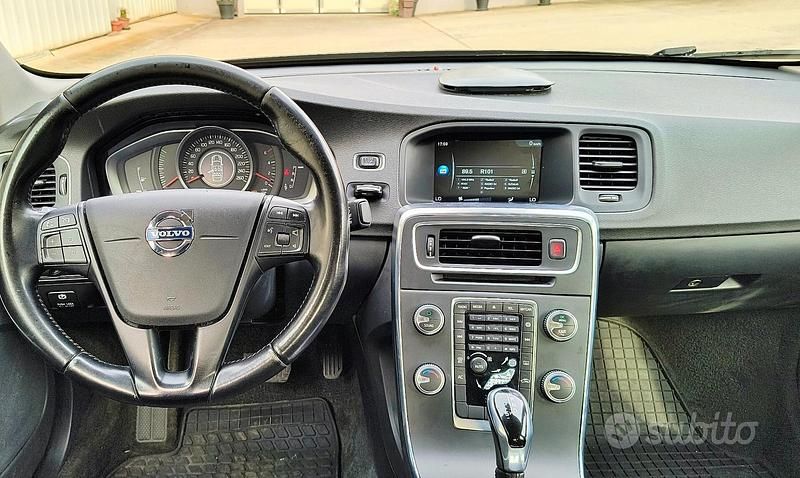 Usata Volvo S60 150 CV (110 kW) 2015 Nero Berlina