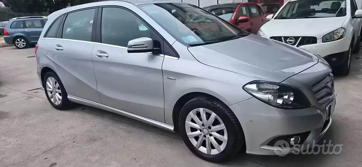Usata Mercedes A180 Avantgarde 109 CV (80 kW) 2012 Grigio Utilitaria