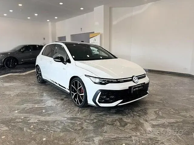 Usata VW Golf VIII GTI 265 CV (194 kW) 2025 Bianco Berlina