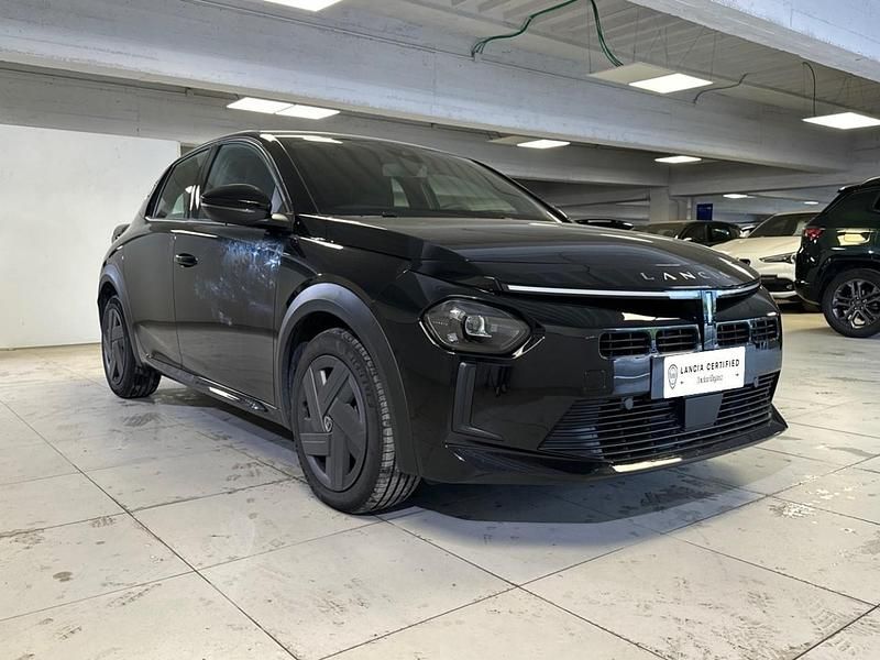 Usata Lancia Ypsilon 101 CV (74 kW) 2024 Nero Utilitaria