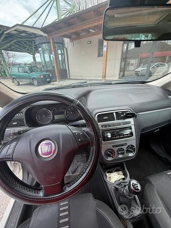 Usata Fiat Grande Punto Sport 90 CV (66 kW) 2008 Bianco Utilitaria