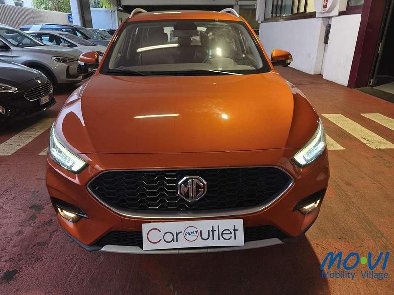Usata MG ZS Luxury 111 CV (81 kW) 2022 Arancione Berlina