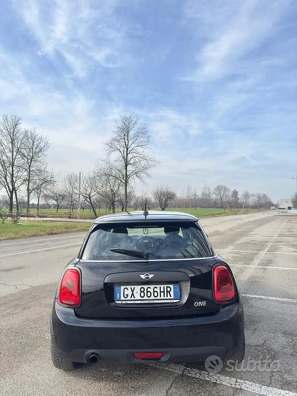 Usata Mini ONE 75 CV (55 kW) 2016 Nero Utilitaria
