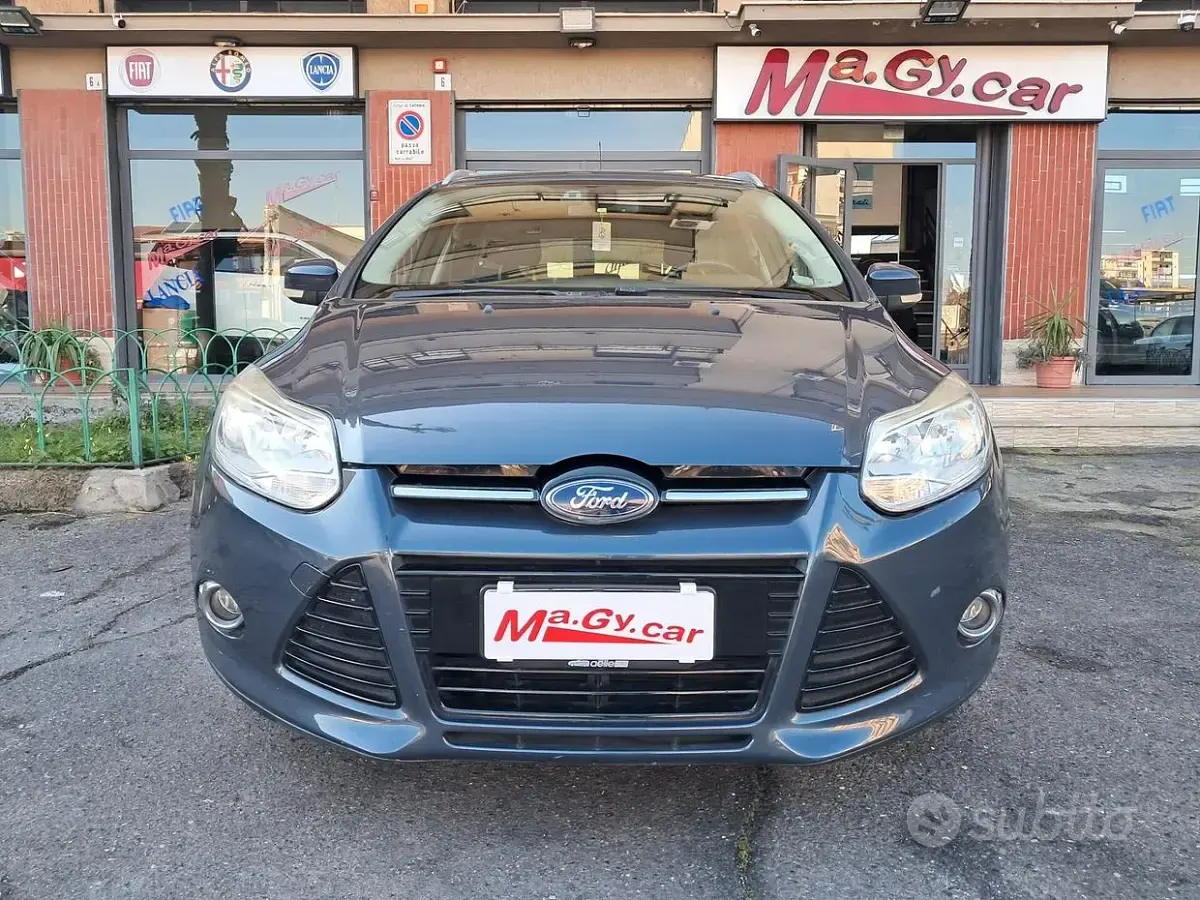 Käytetty Ford Focus Titanium 116 HP (85 kW) 2011 Harmaa Farmari