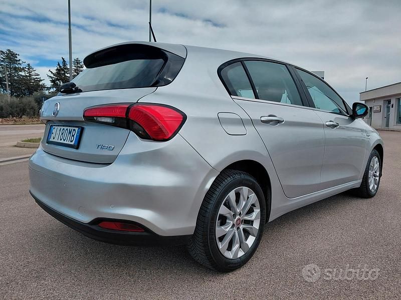 Usata Fiat Tipo 120 CV (88 kW) 2017 Grigio Coupé