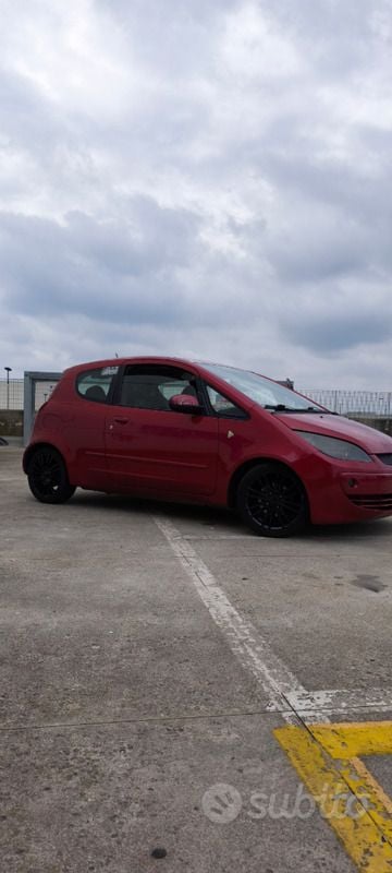 Usata Mitsubishi Colt 75 CV (55 kW) 2010 Rosso Utilitaria