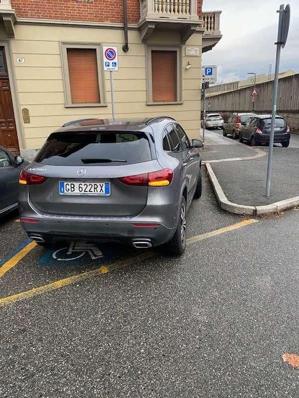 Usata Mercedes GLA200 150 CV (110 kW) 2020 Grigio SUV