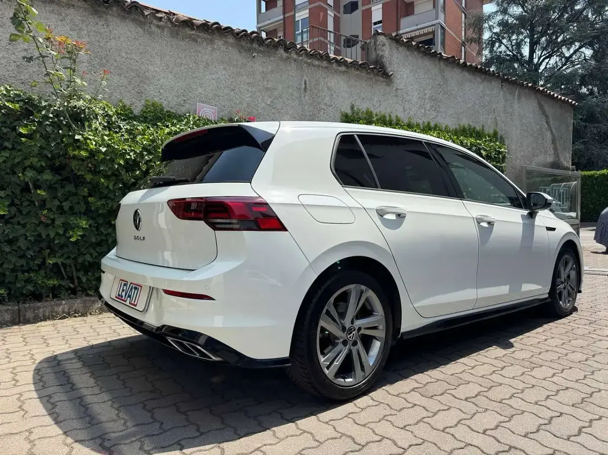 Usata VW Golf VIII R-line 150 CV (110 kW) 2022 Bianco Berlina