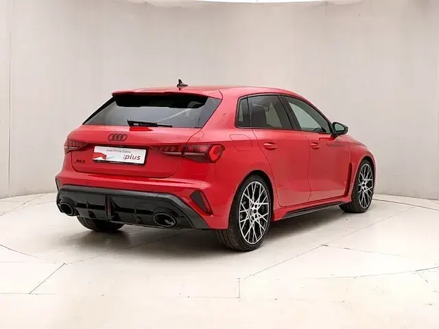 Nuova Audi RS3 Sportback Comfort 400 CV (294 kW) 2025 Rosso progressivo metallizzato Utilitaria