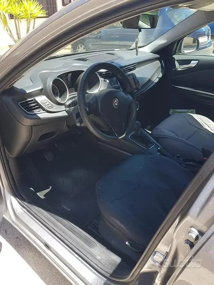 Usata Alfa Romeo Giulietta 105 CV (77 kW) 2014 Grigio Utilitaria