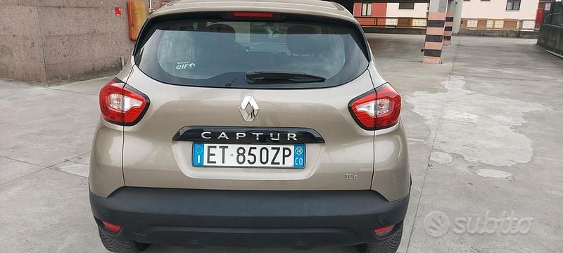 Käytetty Renault Captur 120 HP (88 kW) 2014 Harmaa Katumaasturi