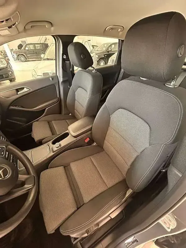 Usata Mercedes B180 Business 109 CV (80 kW) 2016 Grigio Utilitaria