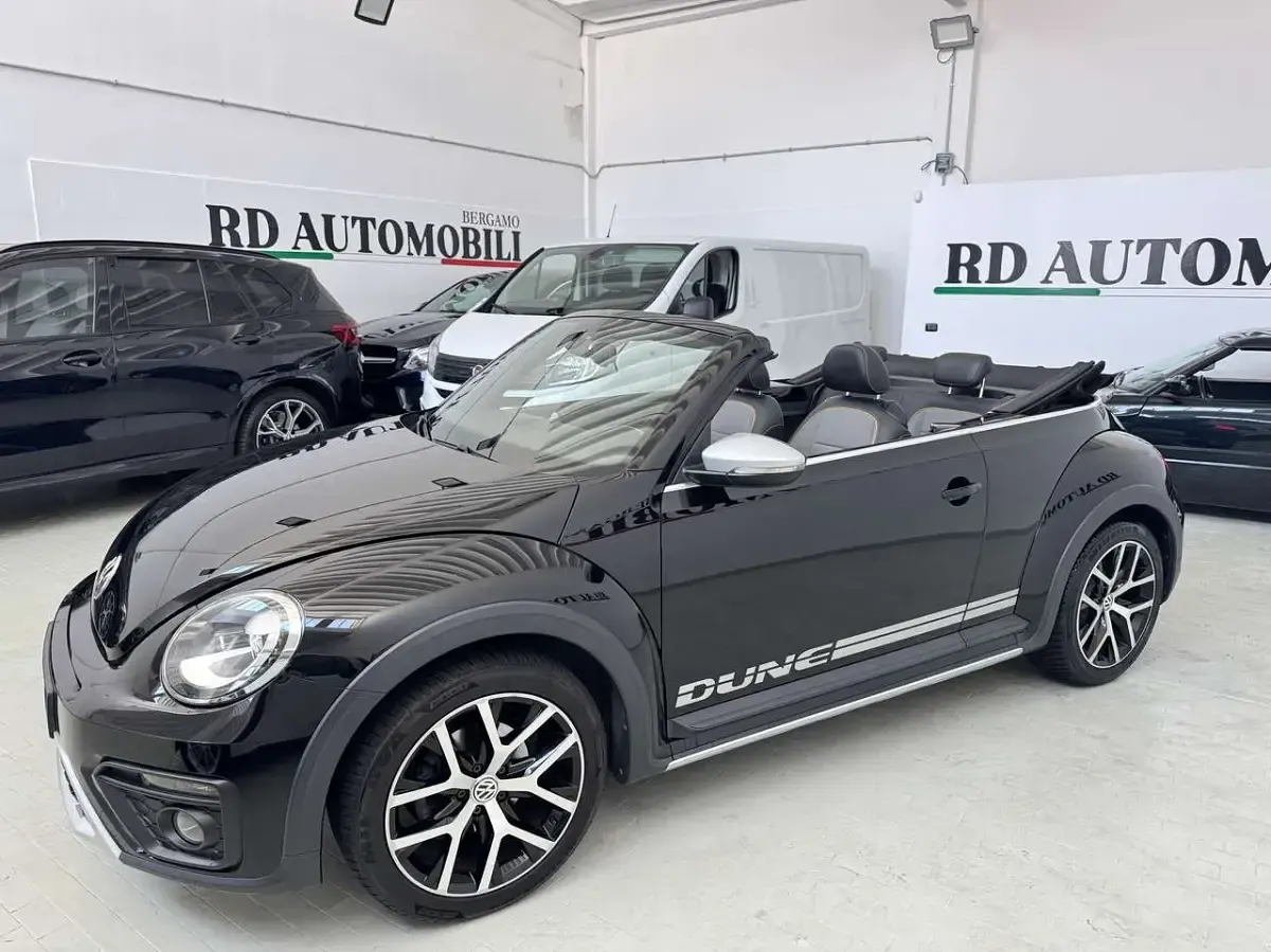 Usata VW Beetle Dune 150 CV (110 kW) 2016 Black pearl matallic Utilitaria
