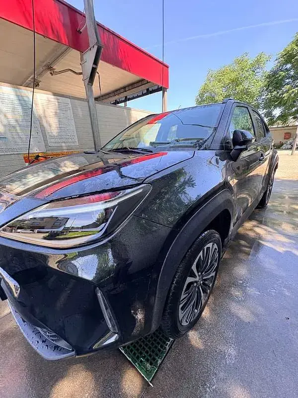 Usata Toyota Yaris Cross Lounge 68 CV (50 kW) 2024 Nero SUV