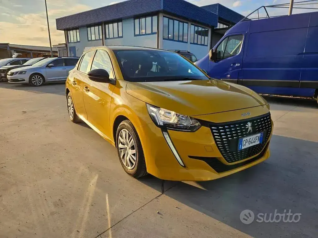 Usata Peugeot 208 Active 75 CV (55 kW) 2023 Giallo faro (metallizzato) Utilitaria