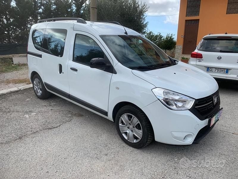 Bianco Usata 2020 Dacia Dokker Comfort Monovolume | 11.500 € (Cara) - Immagine 1/4