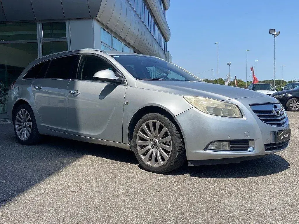 Usata Opel Insignia Cosmo 131 CV (96 kW) 2010 Grigio Station wagon