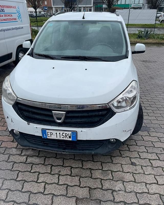 Usata Dacia Lodgy Lauréate 90 CV (66 kW) 2012 Monovolume