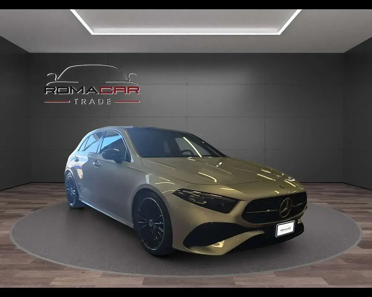 Usata Mercedes A180 AMG line 136 CV (100 kW) 2023 Grigio Berlina