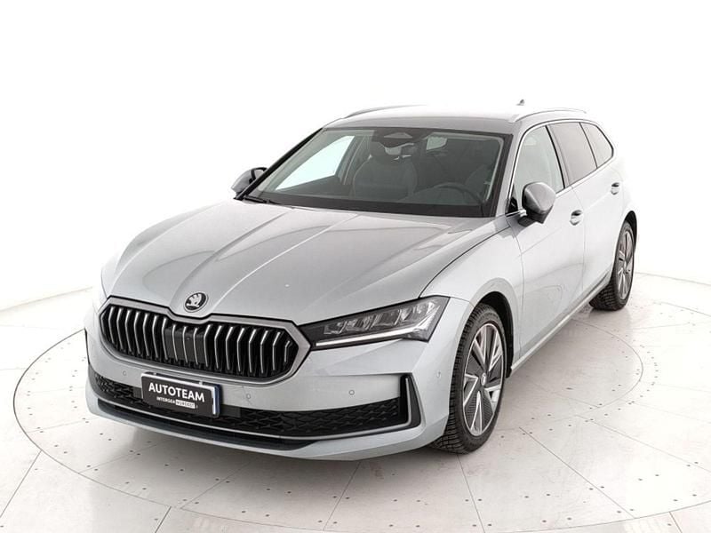 Usata Skoda Superb Style 150 CV (110 kW) 2024 Grigio argento Station wagon