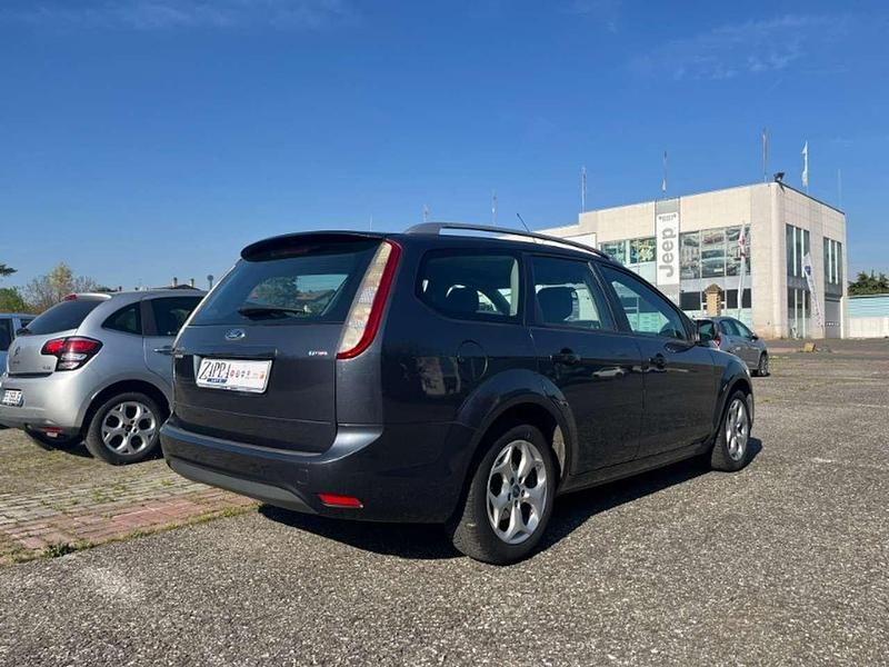 Usata Ford Focus 109 CV (80 kW) 2011 Grigio Station wagon