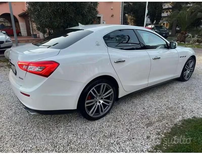 Usata Maserati Ghibli 250 CV (183 kW) 2015 Bianco Berlina