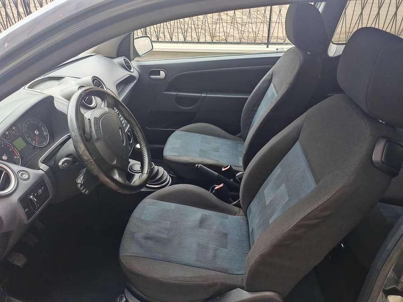 Usata Ford Fiesta Titanium 68 CV (50 kW) 2008 Grigio Berlina