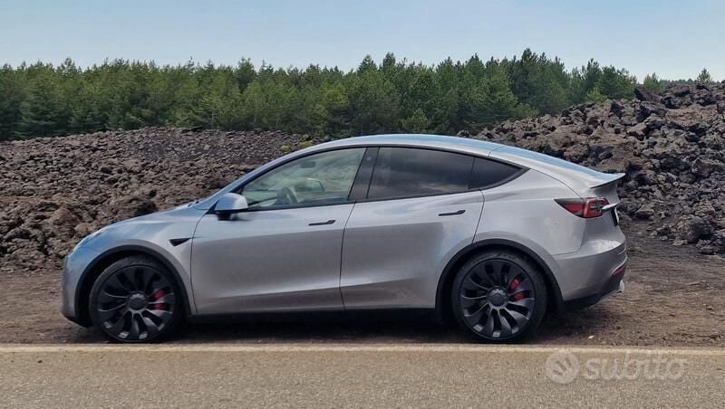 Usata 2023 Tesla Model Y Performance SUV | 41.000 € (Ottimo prezzo) - Immagine 1/4
