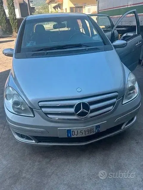 Usata Mercedes B200 140 CV (102 kW) 2007 Grigio Monovolume