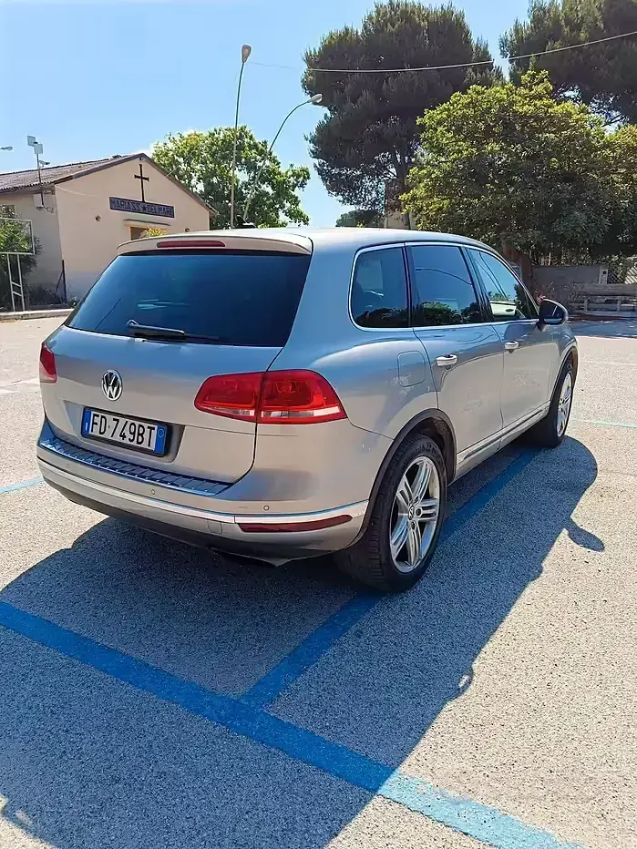 Usata VW Touareg 204 CV (150 kW) 2016 Grigio SUV