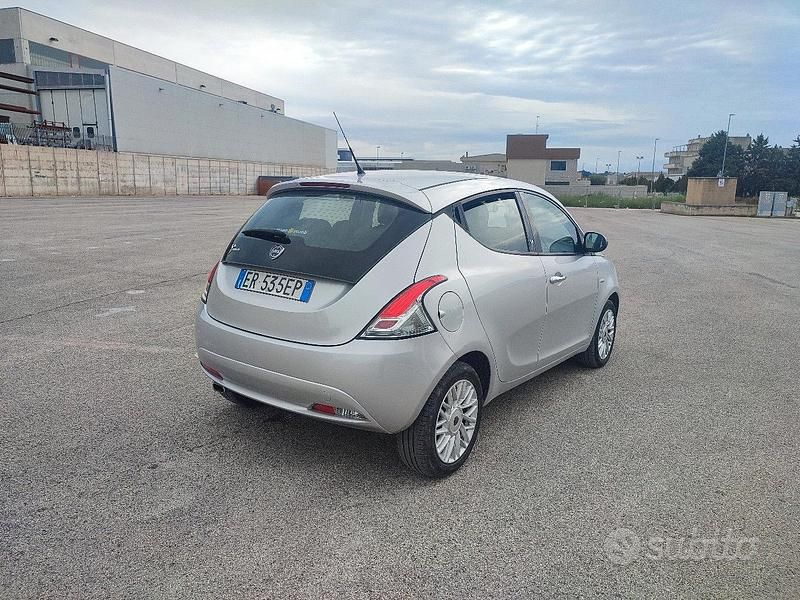 Usata Lancia Ypsilon 80 CV (58 kW) 2013 Grigio Utilitaria