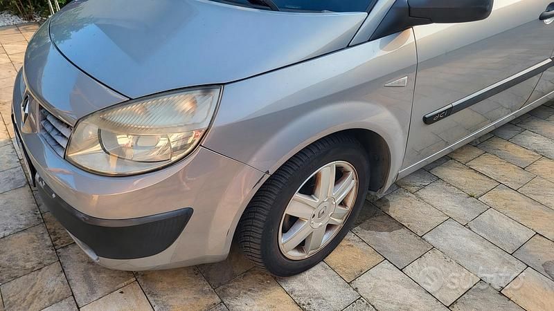 Usata Renault Scénic II LIMITED 106 CV (77 kW) 2005 Grigio Monovolume