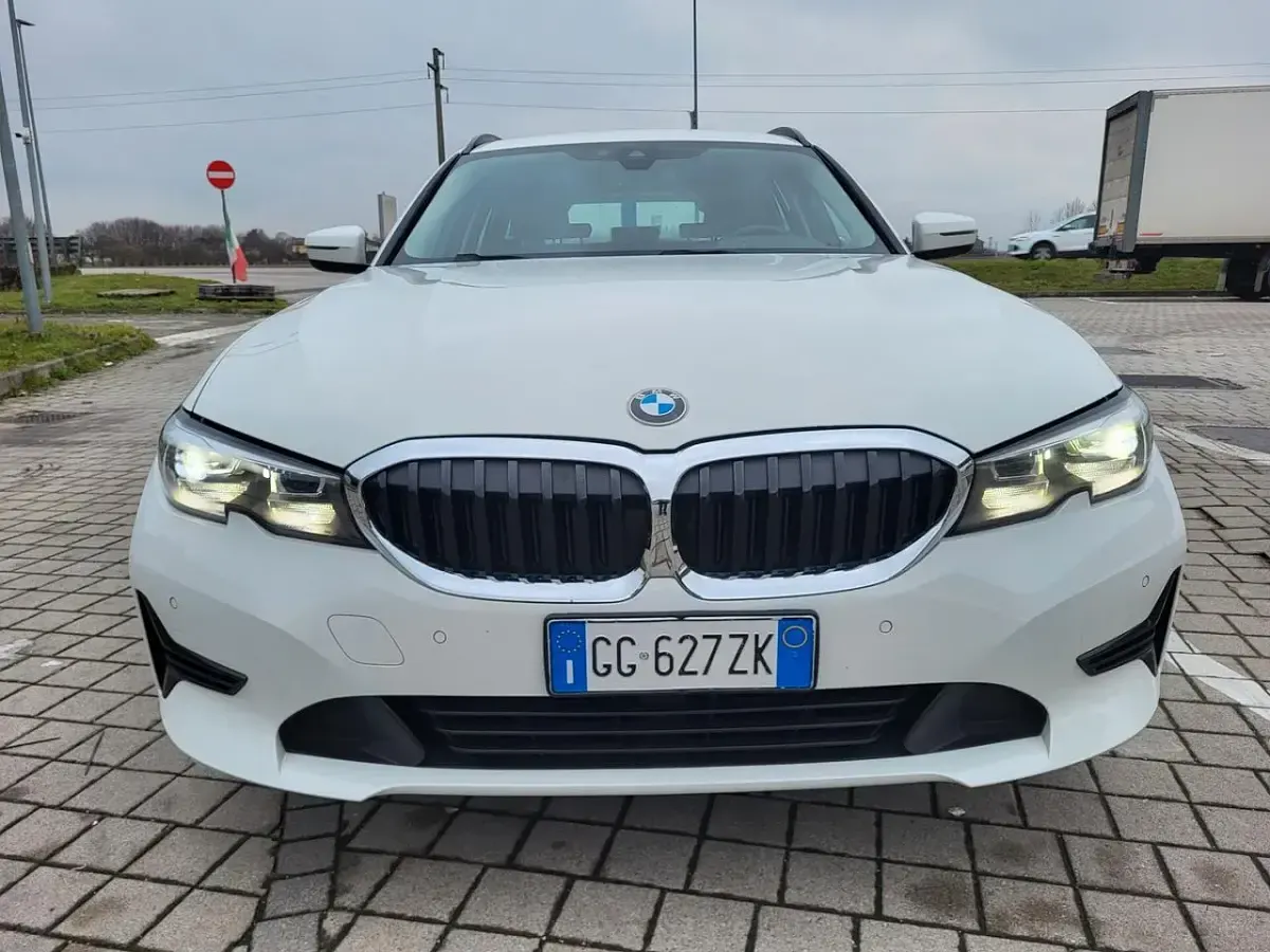 Usata BMW 316 Advantage 122 CV (89 kW) 2021 Bianco Station wagon