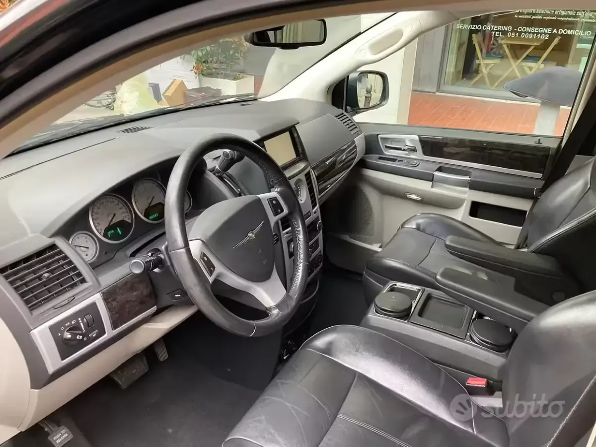 Usata Chrysler Grand Voyager Limited 163 CV (119 kW) 2010 Nero Monovolume