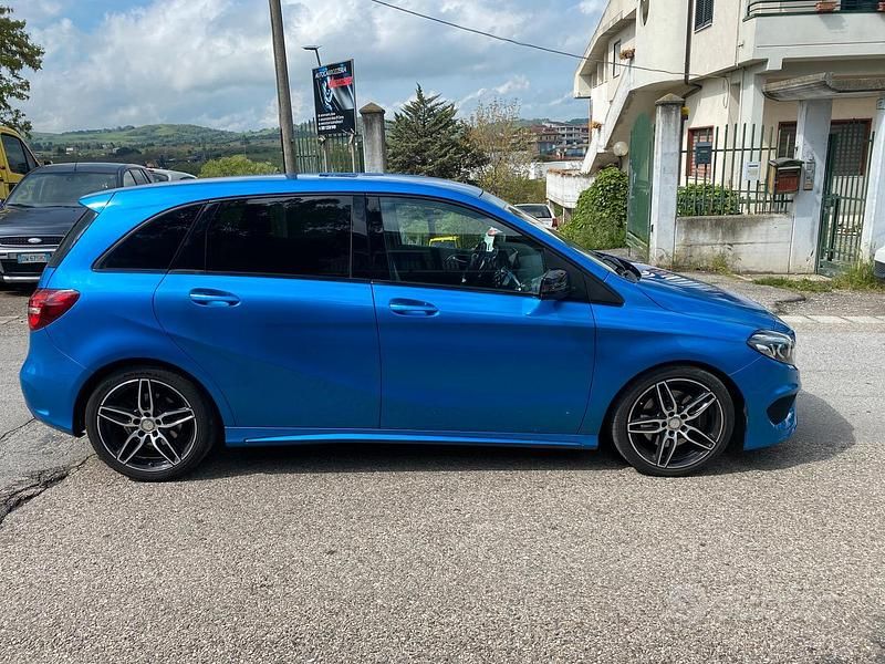 Usata Mercedes B220 177 CV (130 kW) 2016 Blu Monovolume