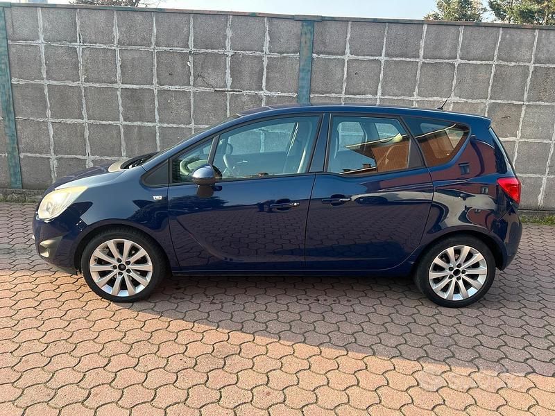 Usata Opel Meriva Cosmo 101 CV (74 kW) 2015 Blu/azzurro Monovolume
