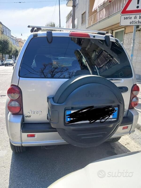 Usata Jeep Cherokee 163 CV (119 kW) 2006 SUV