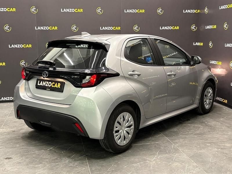 Usata Toyota Yaris Hybrid Active 116 CV (85 kW) 2025 Grigio Berlina