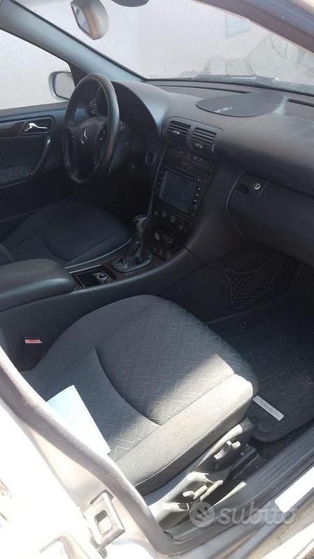 Usata Mercedes C220 Elegance 143 CV (105 kW) 2001 Grigio Berlina