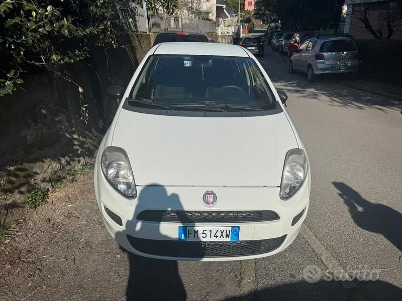 Usata Fiat Punto Lounge 69 CV (50 kW) 2018 Bianco Utilitaria