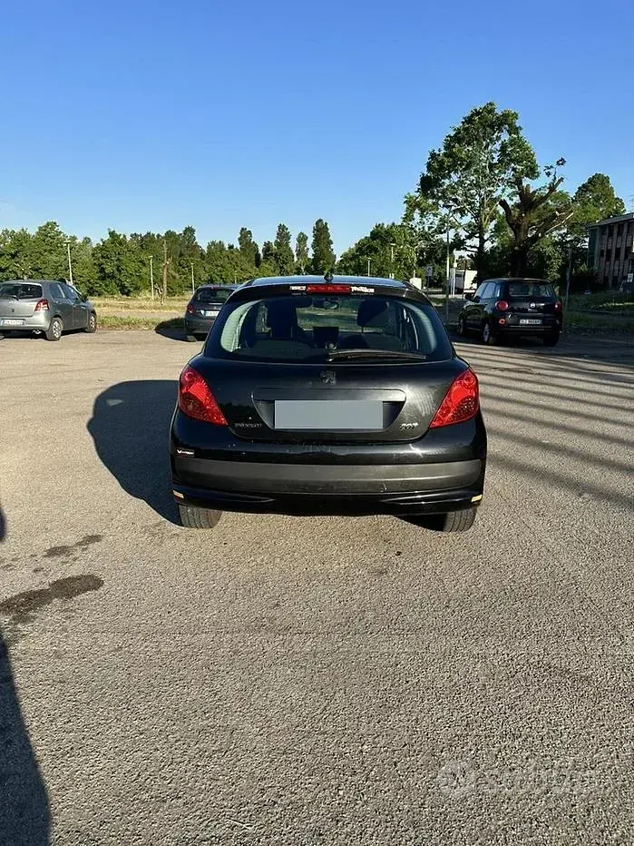 Begagnad Peugeot 207 88 HK (64 kW) 2006 Svart Sedan