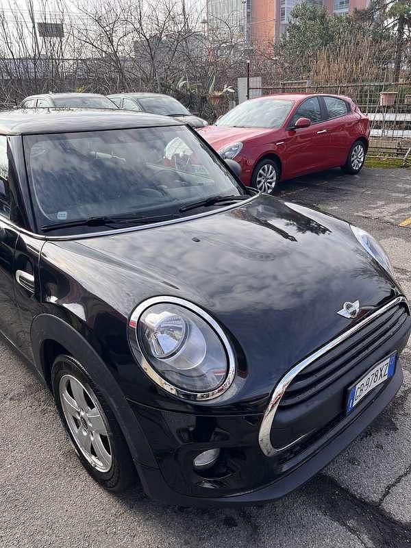 Begagnad Mini ONE 75 HK (55 kW) 2016 Svart Halvkombi